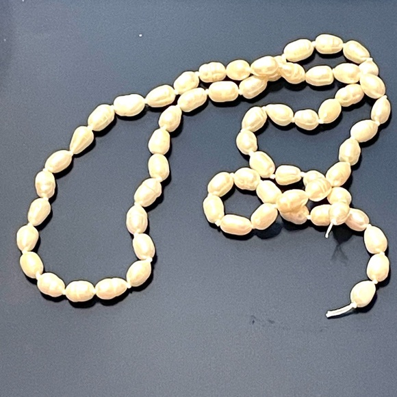 Gorgeous 25” Strand of 10mm Baroque Pearls - Picture 4 of 4